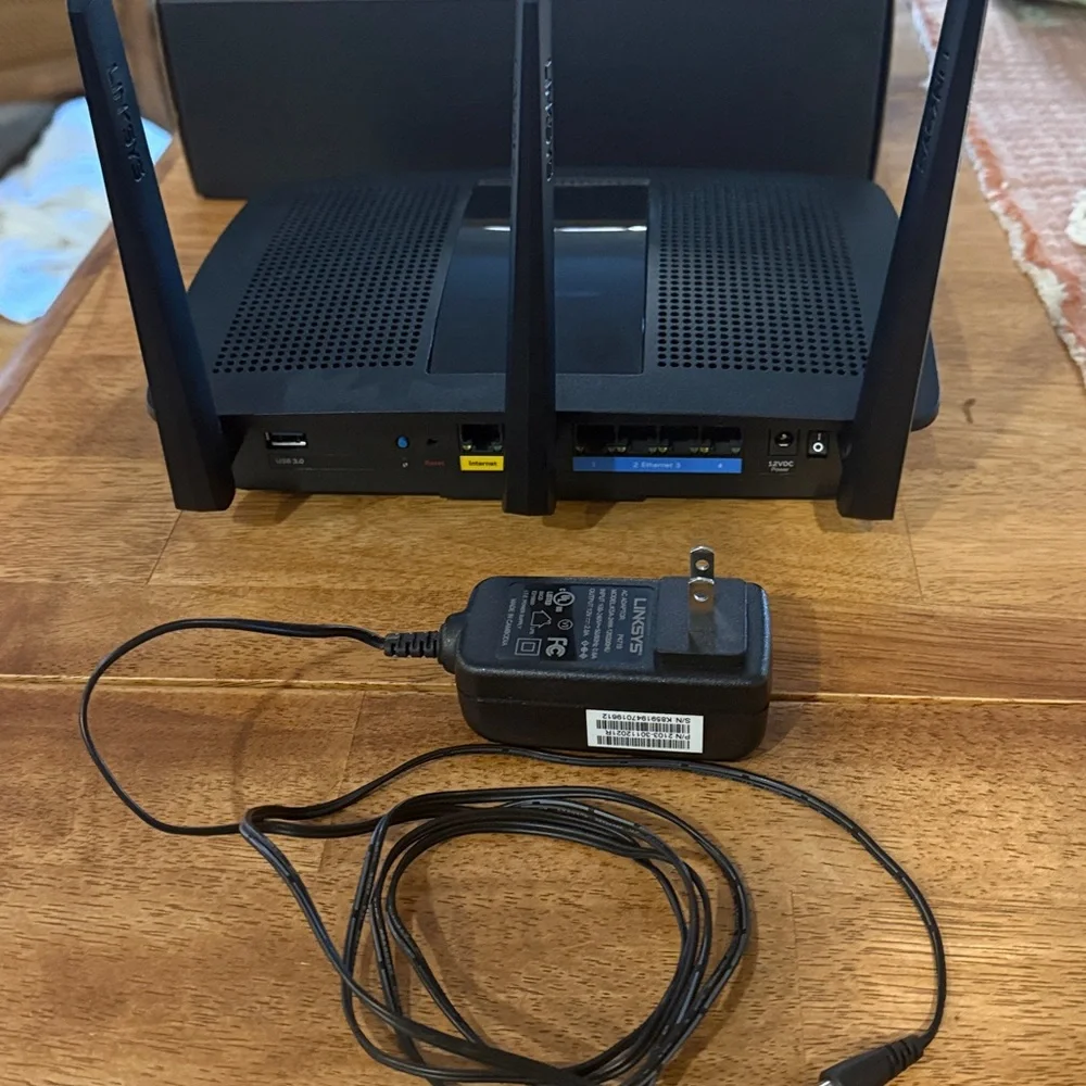 Linksys R74 Max-Stream Dual-Band Router - Picture 3 of 3